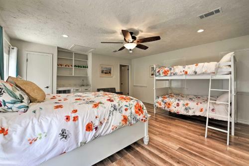 Modern Lake Conroe House With Lakefront Park And Deck!