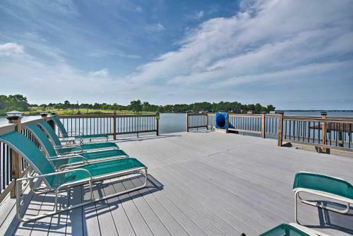 Waterfront Lake Conroe Home With Deck And Water Access!