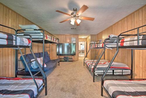 Waterfront Lake Conroe Home With Deck And Water Access!