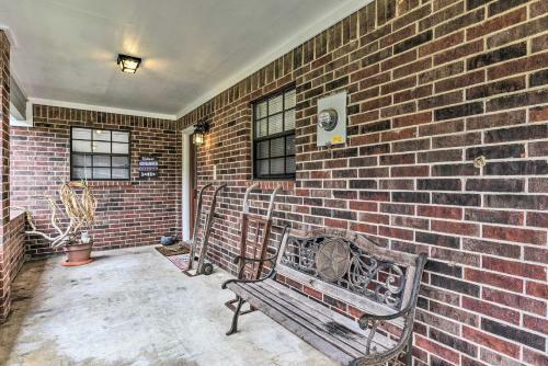 Quiet Lake Conroe Townhome With 2 Boat Slips!