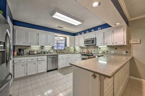 Quiet Lake Conroe Townhome With 2 Boat Slips!