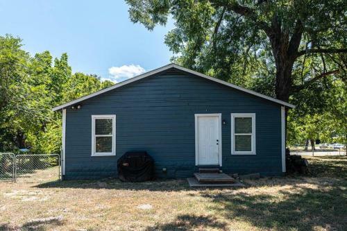 Escape To A Restored 1920s East Waco Bungalow