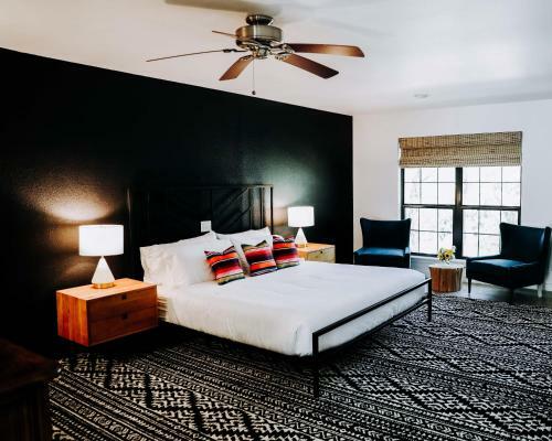 Hotel Wimberley Inn