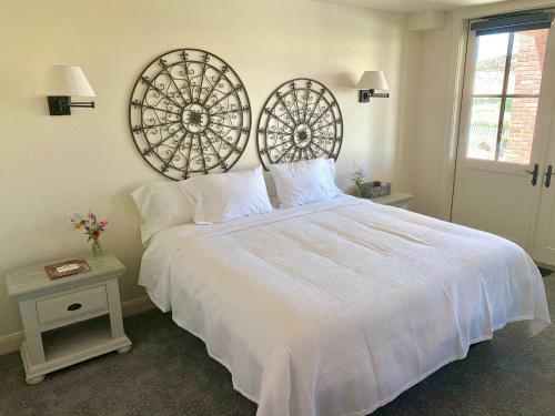 Annie's Place Bed & Breakfast