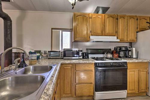 Explorers Haven With View Swim And Hike Nearby!
