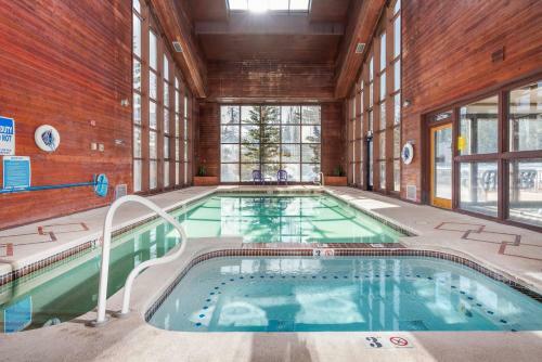 Apartamento Condo 236 - Wifi Gas Fireplace Community Pool Jacuzzi Bbq Laundry