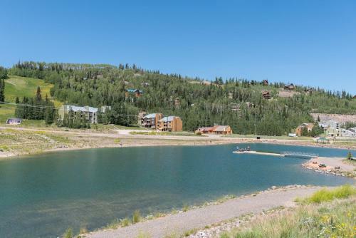 Apartamento Condo 236 - Wifi Gas Fireplace Community Pool Jacuzzi Bbq Laundry