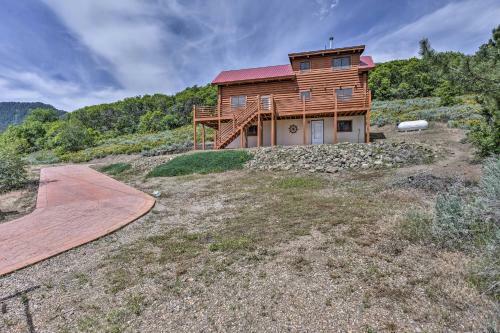 Cozy Eden Log Home Near Outdoor Activities