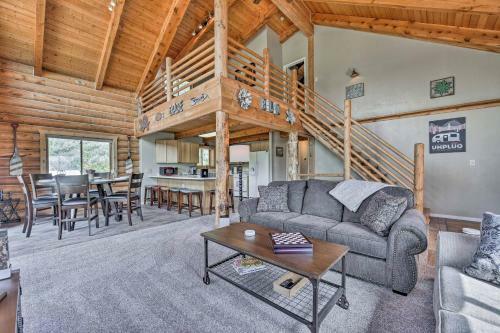 Cozy Eden Log Home Near Outdoor Activities