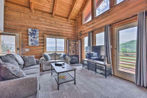 Cozy Eden Log Home Near Outdoor Activities