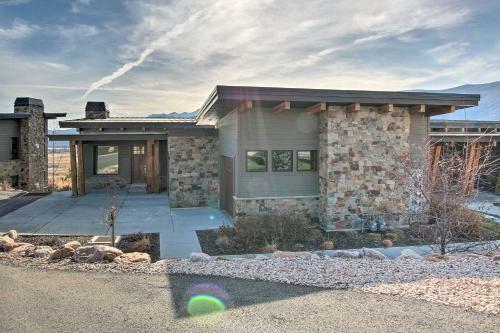 Modern Mountain-view Townhome Less Than 7 Mi To Ski Resorts
