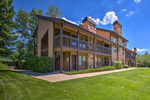 Apartamento Chic Mountain Getaway With Balcony And Pool Access