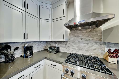 Black Rock Ridge - Chef's Kitchen, 2-car Garage Home