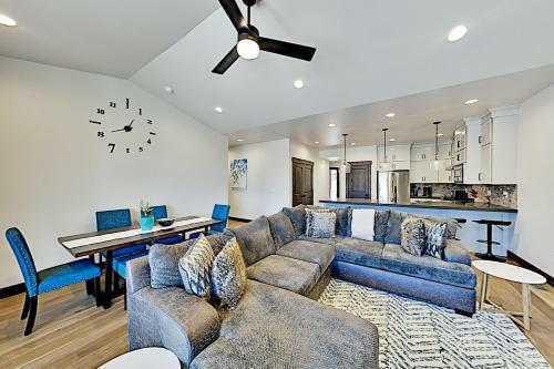 Black Rock Ridge - Chef's Kitchen, 2-car Garage Home
