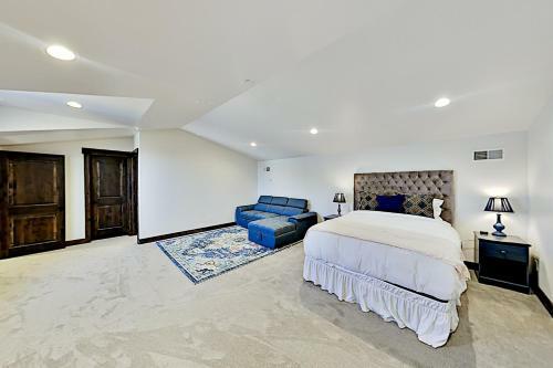 Black Rock Ridge - Chef's Kitchen, 2-car Garage Home