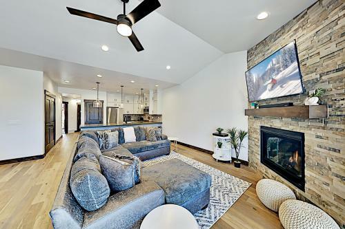 Black Rock Ridge - Chef's Kitchen, 2-car Garage Home