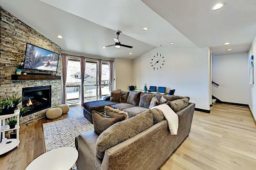 Black Rock Ridge - Chef's Kitchen, 2-car Garage Home