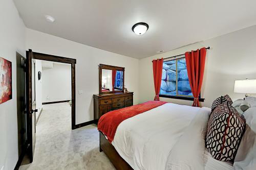 Black Rock Ridge - Chef's Kitchen, 2-car Garage Home