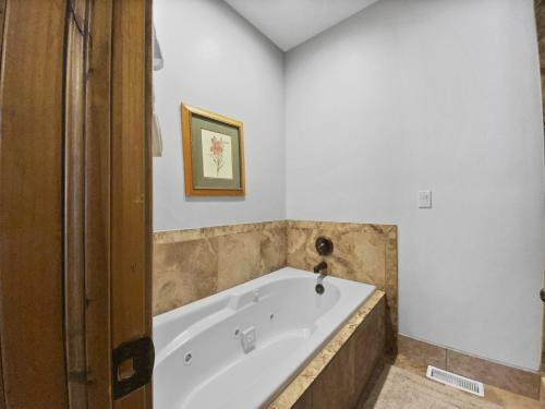 9922 Vista Home