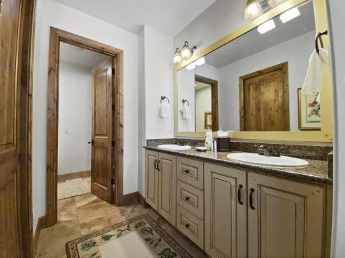 9922 Vista Home