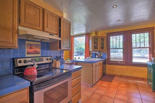 Southwestern Kanab Cottage With Patio And Views!