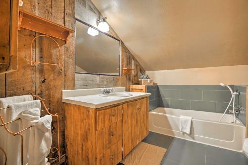 Southwestern Kanab Cottage With Patio And Views!