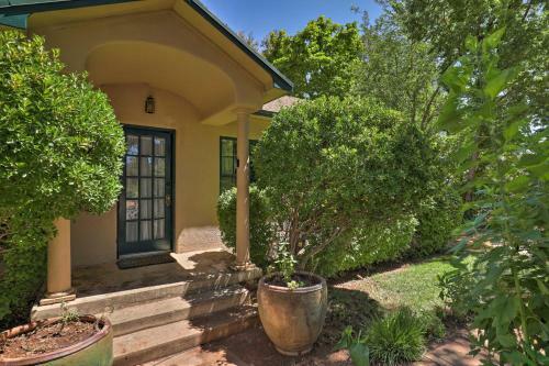Vintage Main St Kanab Cottage With Fenced Yard