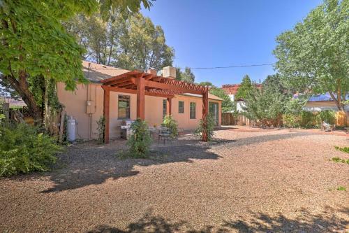 Vintage Main St Kanab Cottage With Fenced Yard