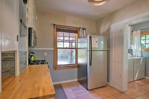 Vintage Main St Kanab Cottage With Fenced Yard