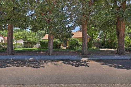 Vintage Main St Kanab Cottage With Fenced Yard