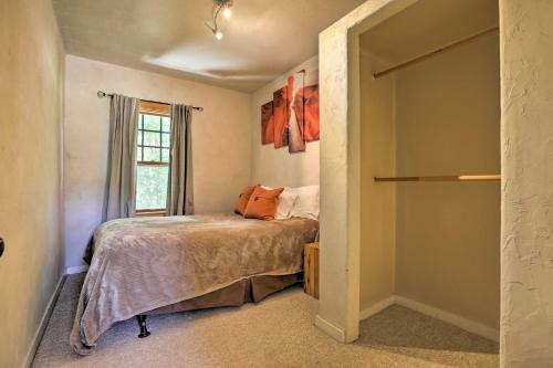 Vintage Main St Kanab Cottage With Fenced Yard