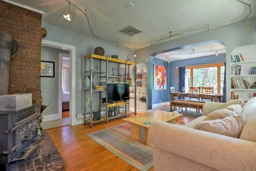 Vintage Main St Kanab Cottage With Fenced Yard