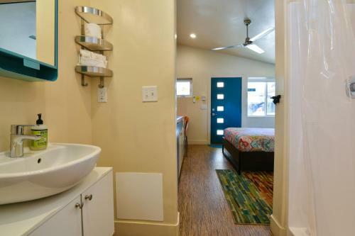 Hotel West 10 - Kokopelli West Studio. Downtown Location