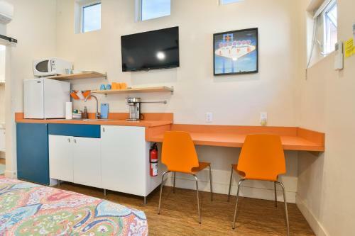 Hotel West 10 - Kokopelli West Studio. Downtown Location