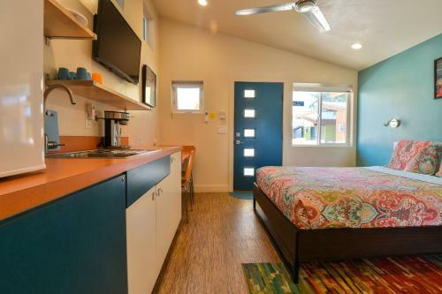 Hotel West 10 - Kokopelli West Studio. Downtown Location