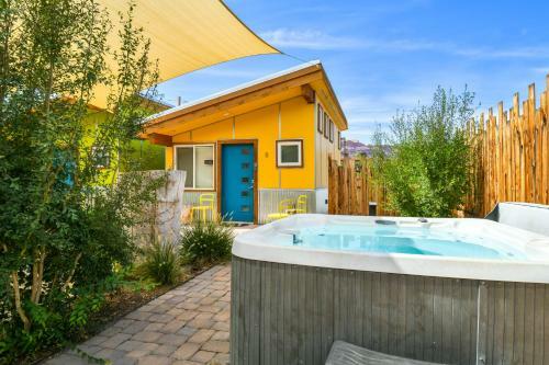 Hotel West 10 - Kokopelli West Studio. Downtown Location