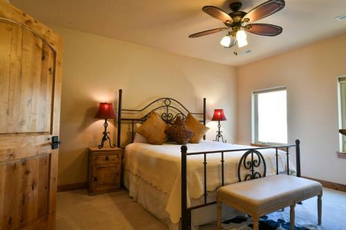Pr 16 - Luxury Home With Shared Pool, Hot Tub