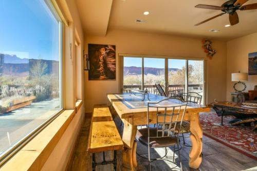 Pr 16 - Luxury Home With Shared Pool, Hot Tub