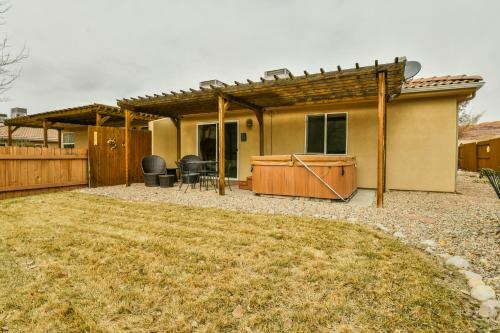 Cw415 - Great Downtown Location With A Private Hot Tub And Shared Indoor Pool