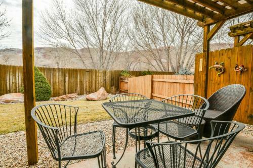 Cw415 - Great Downtown Location With A Private Hot Tub And Shared Indoor Pool