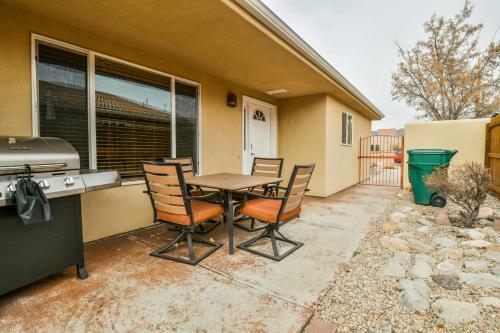 Cw415 - Great Downtown Location With A Private Hot Tub And Shared Indoor Pool