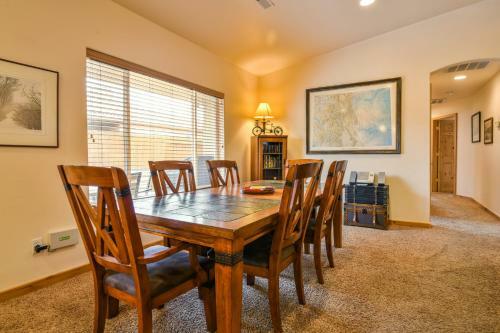 Cw415 - Great Downtown Location With A Private Hot Tub And Shared Indoor Pool