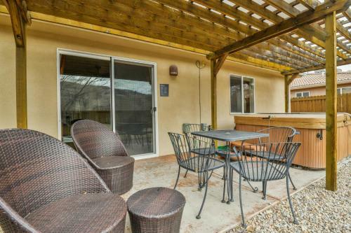 Cw415 - Great Downtown Location With A Private Hot Tub And Shared Indoor Pool