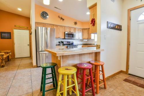 Cw415 - Great Downtown Location With A Private Hot Tub And Shared Indoor Pool