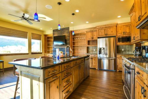 Pr 21 - Luxury Home With Shared Pool And Hot Tub 3 Bedroom