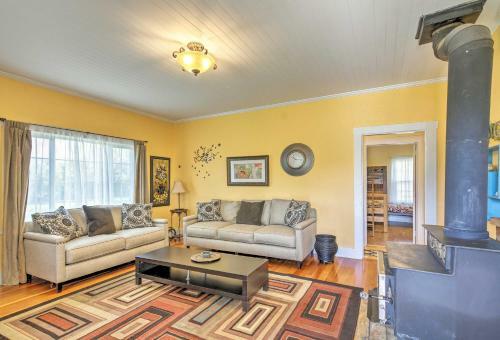 Downtown Retreat With Grill About 27 Mi To Bryce Canyon!