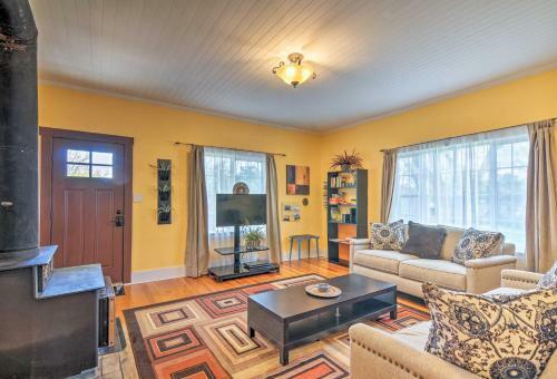 Downtown Retreat With Grill About 27 Mi To Bryce Canyon!