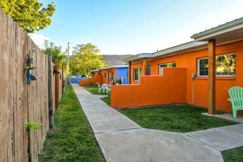 Inn 2 - Downtown 1 Bedroom Unit, Sleeps 6 With Shared Hot Tub