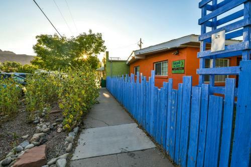 Inn 2 - Downtown 1 Bedroom Unit, Sleeps 6 With Shared Hot Tub