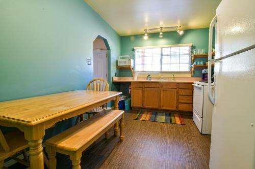 Inn 2 - Downtown 1 Bedroom Unit, Sleeps 6 With Shared Hot Tub